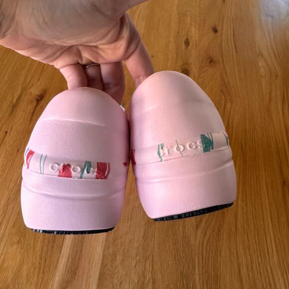 NWT Crocs Neria Pro II LiteRide Graphic Work Clog Pink Milk Cherries Size 10 - Picture 7 of 12